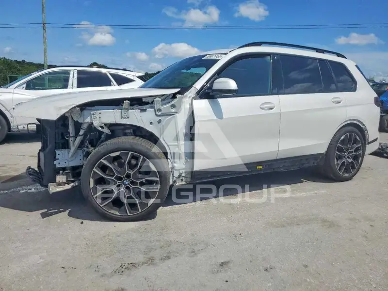2024 BMW X7 фото