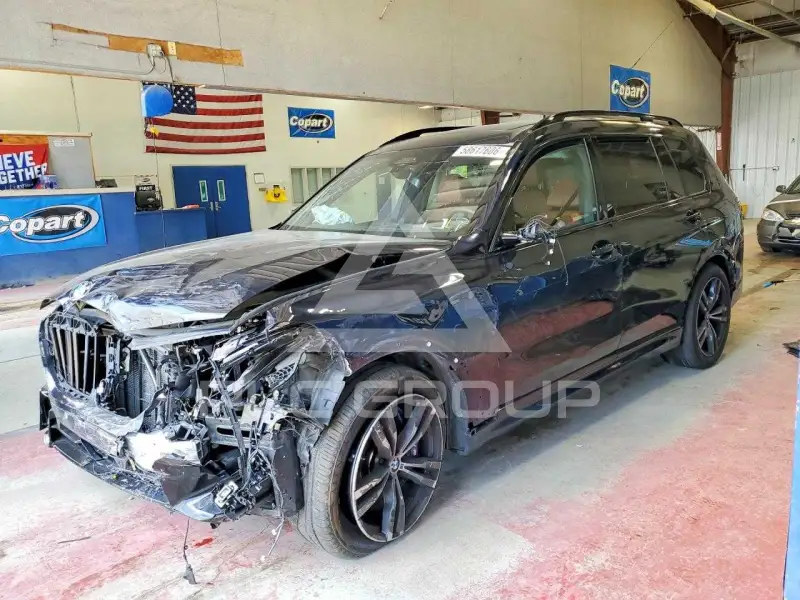 2024 BMW X7 фото