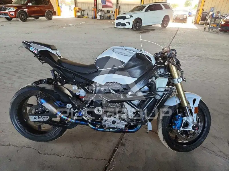 2024 BMW S1000 фото