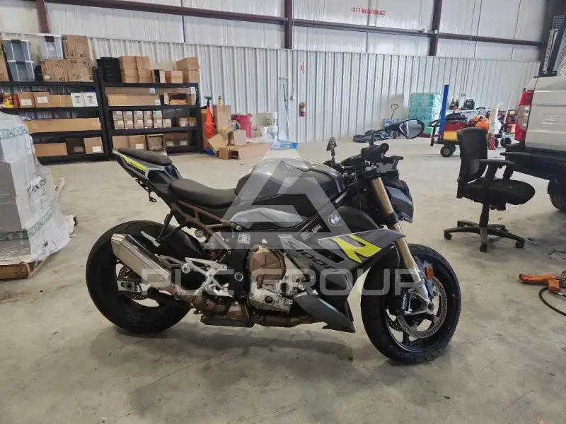 2024 BMW S1000 фото