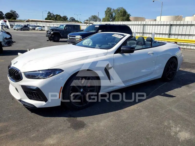 2024 BMW M8 фото