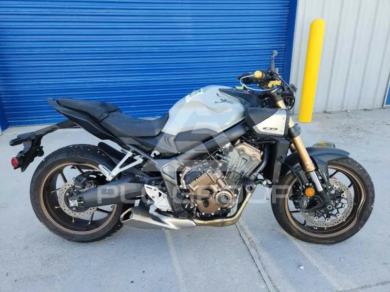 2024 Honda CB фото