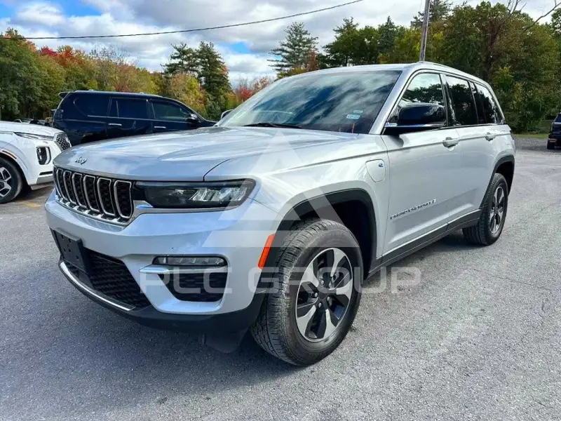 2024 Jeep CHEROKEE photo