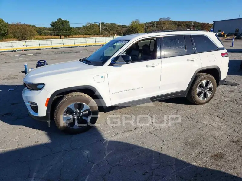 2024 Jeep CHEROKEE photo