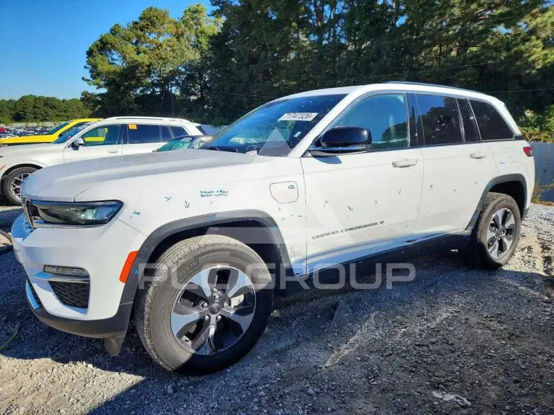 2024 Jeep CHEROKEE photo