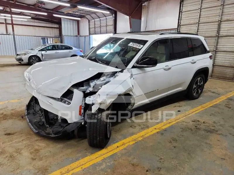 2024 Jeep CHEROKEE photo