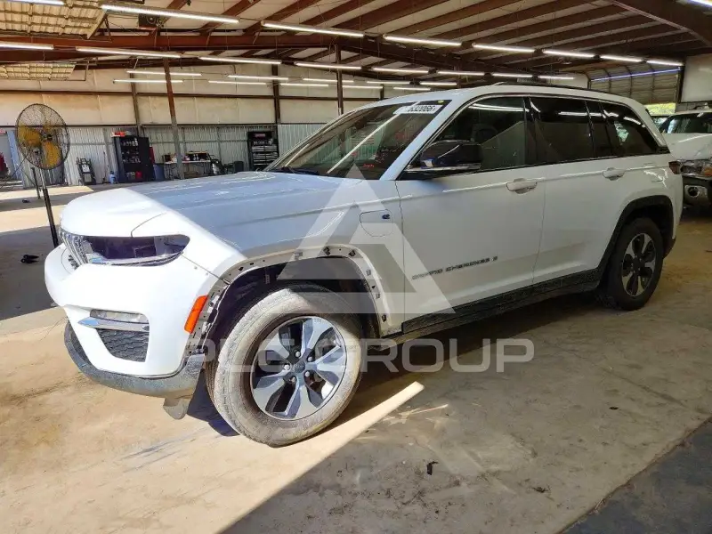 2024 Jeep CHEROKEE photo