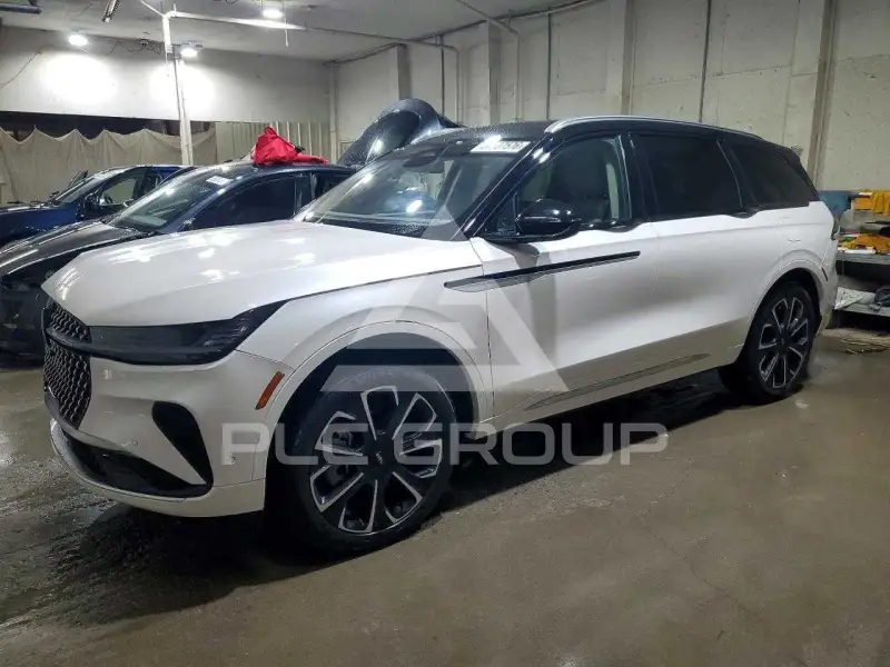 2024 Lincoln NAUTILUS photo