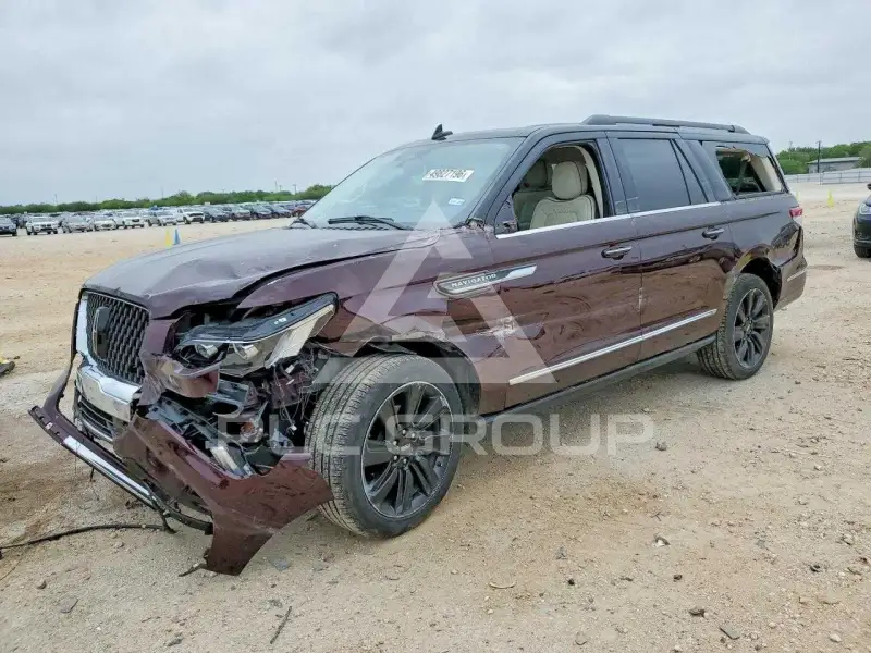 2024 Lincoln NAVIGATOR photo