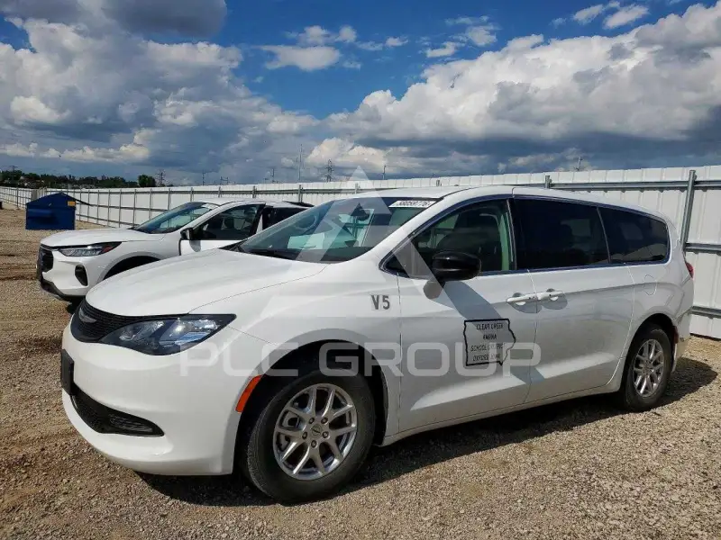 2024 Chrysler Pacifica photo