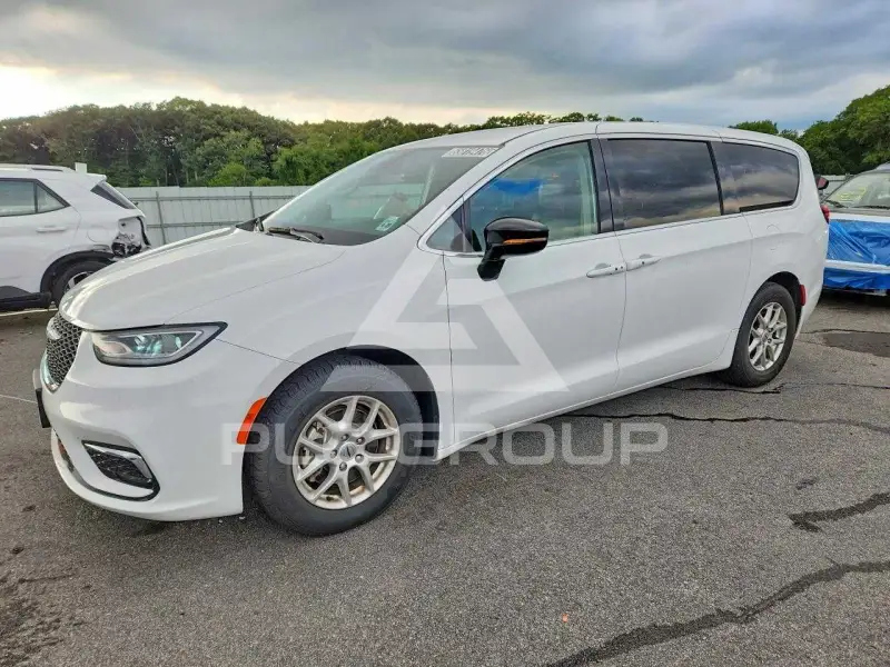 2024 Chrysler PACIFICA photo