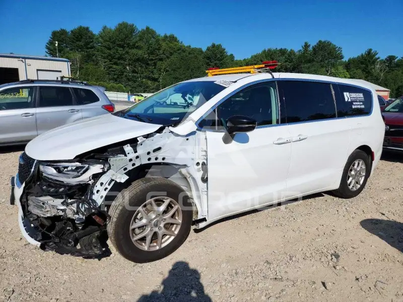 2024 Chrysler PACIFICA photo