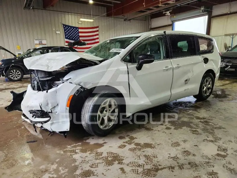2024 Chrysler PACIFICA photo