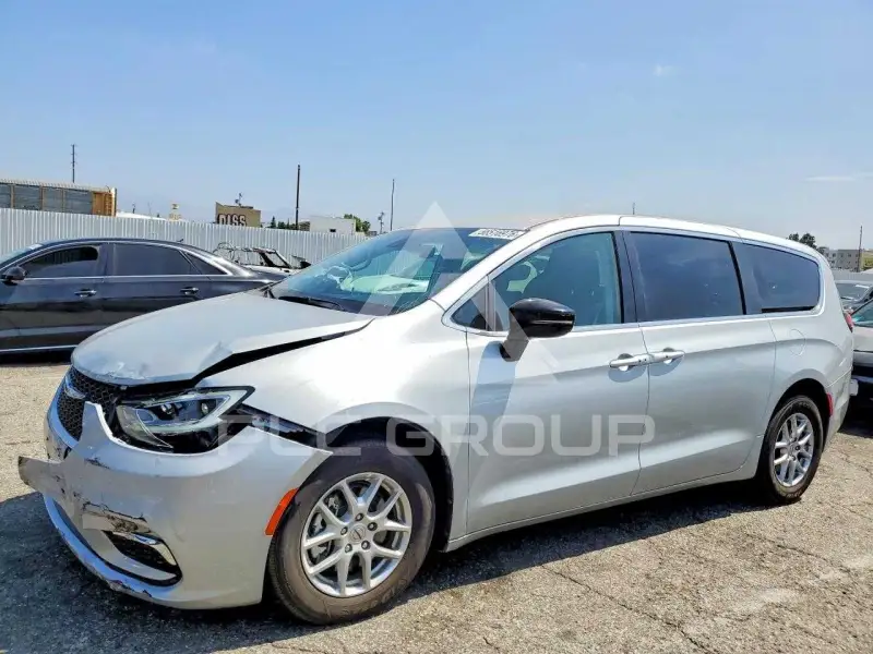 2024 Chrysler PACIFICA photo