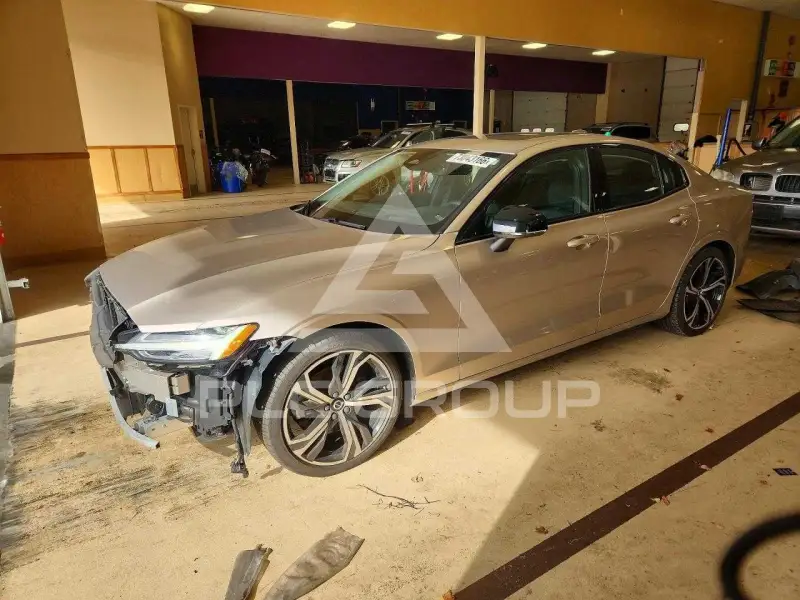 2024 Volvo S60 фото