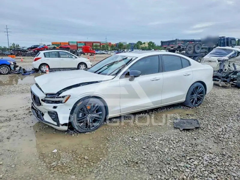 2024 Volvo S60 фото