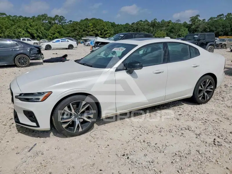 2024 Volvo S60 фото