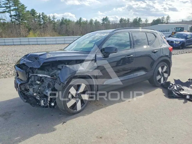 2024 Volvo XC40 photo
