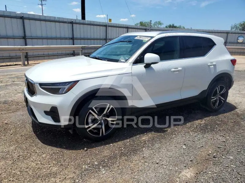 2024 Volvo XC40 фото