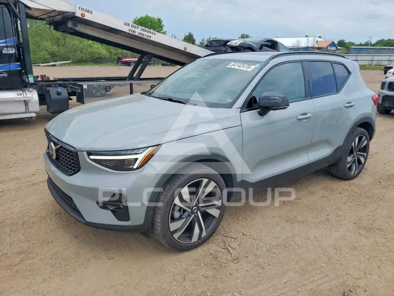 2024 Volvo XC40 photo