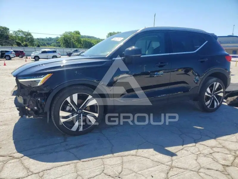 2024 Volvo XC40 фото