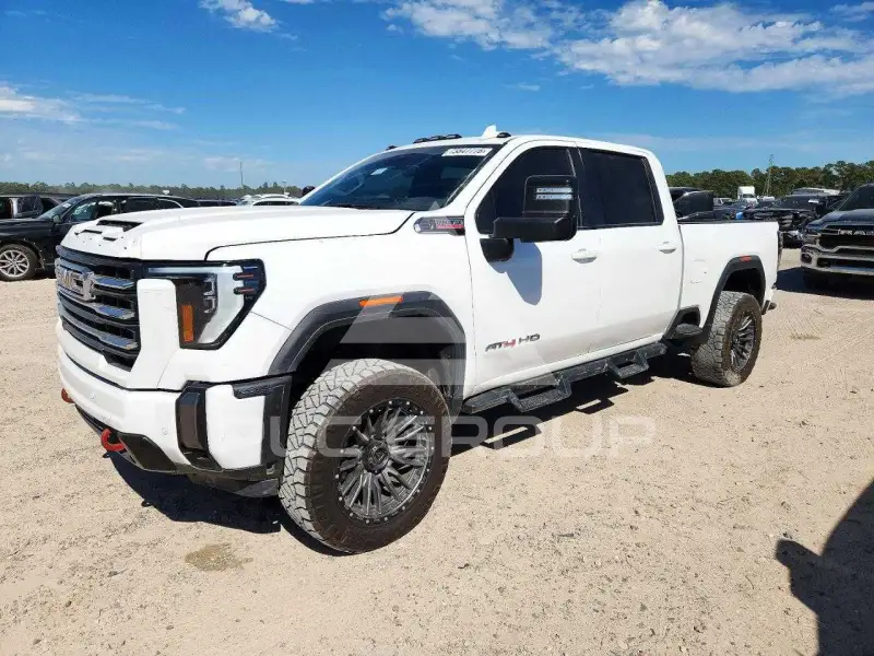 2024 GMC Sierra photo