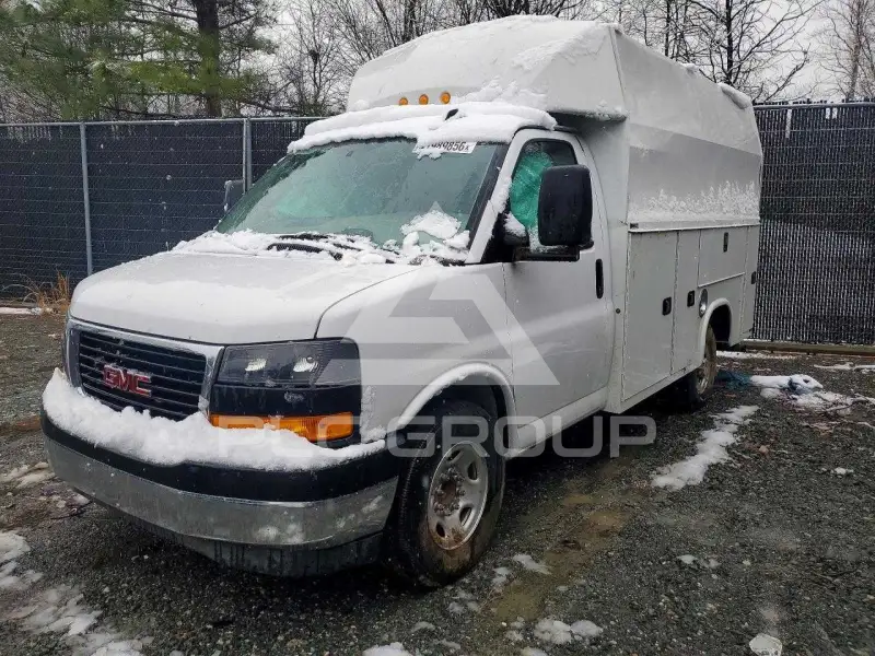 2024 GMC Savana фото