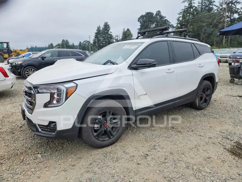 2024 GMC TERRAIN photo