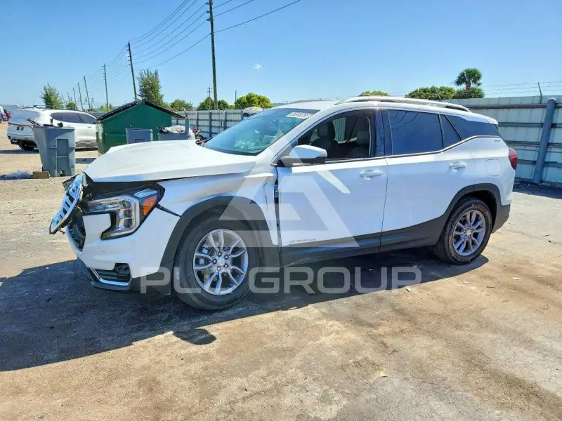 2024 GMC TERRAIN photo