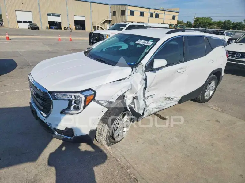 2024 GMC TERRAIN photo