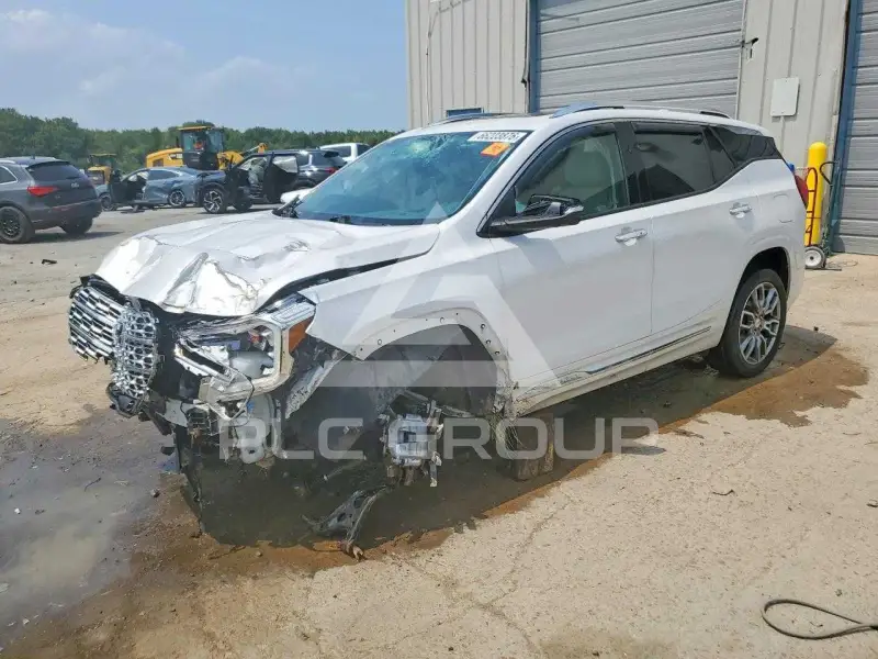 2024 GMC TERRAIN photo