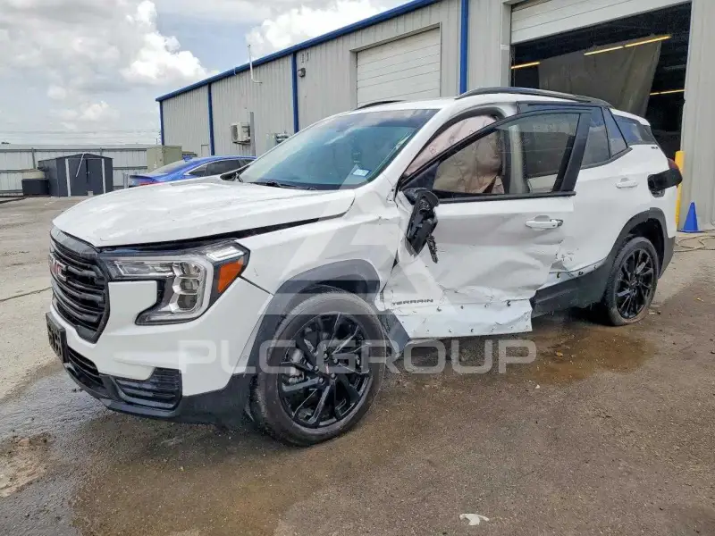 2024 GMC TERRAIN photo