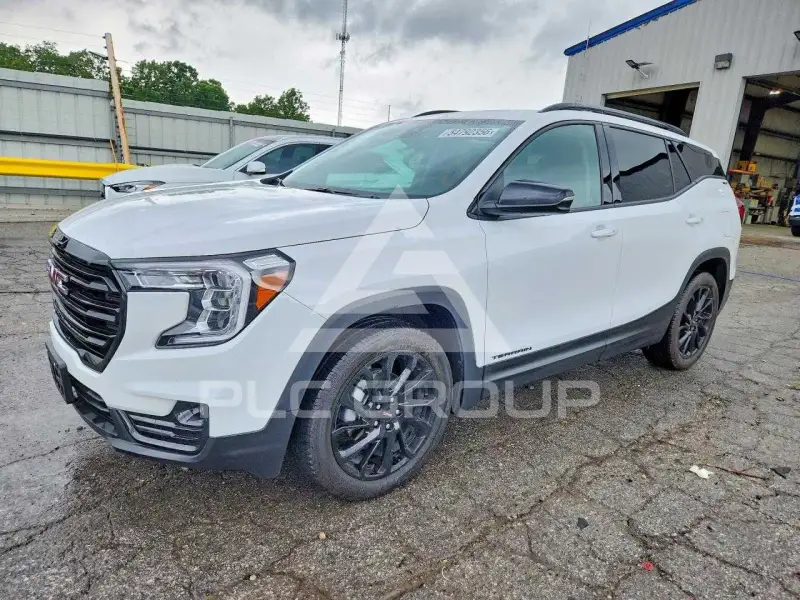 2024 GMC TERRAIN photo
