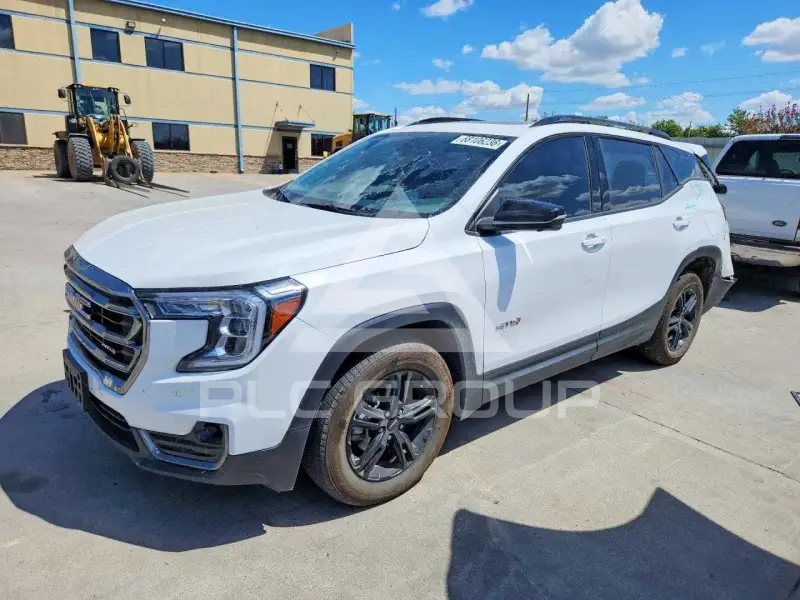 2024 GMC TERRAIN photo