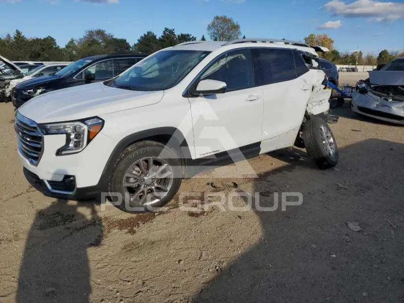 2024 GMC TERRAIN photo