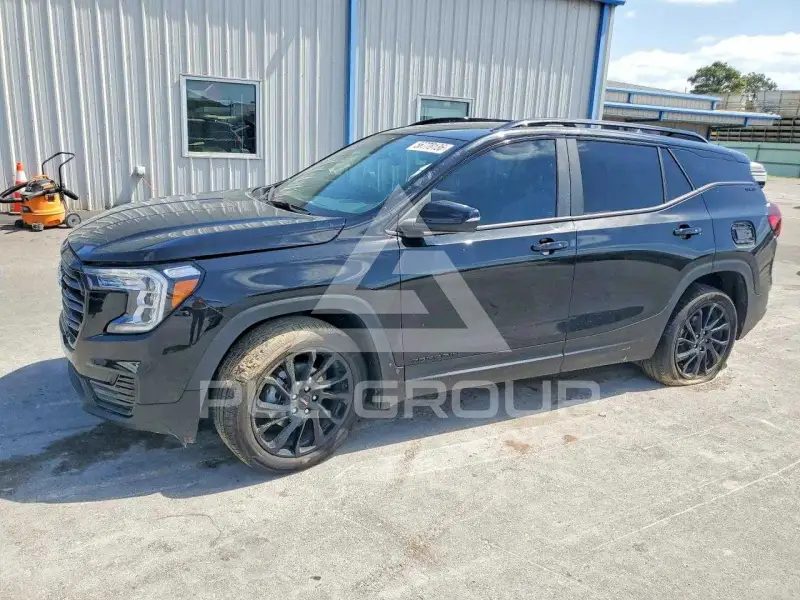 2024 GMC TERRAIN photo