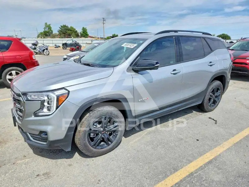 2024 GMC TERRAIN photo