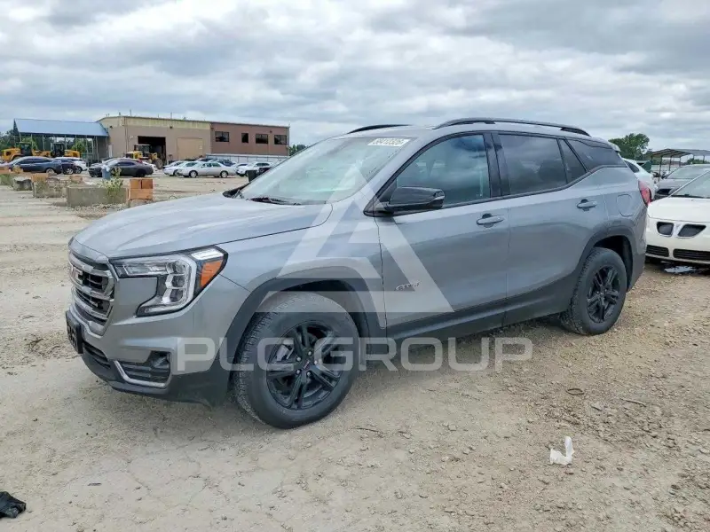 2024 GMC TERRAIN photo