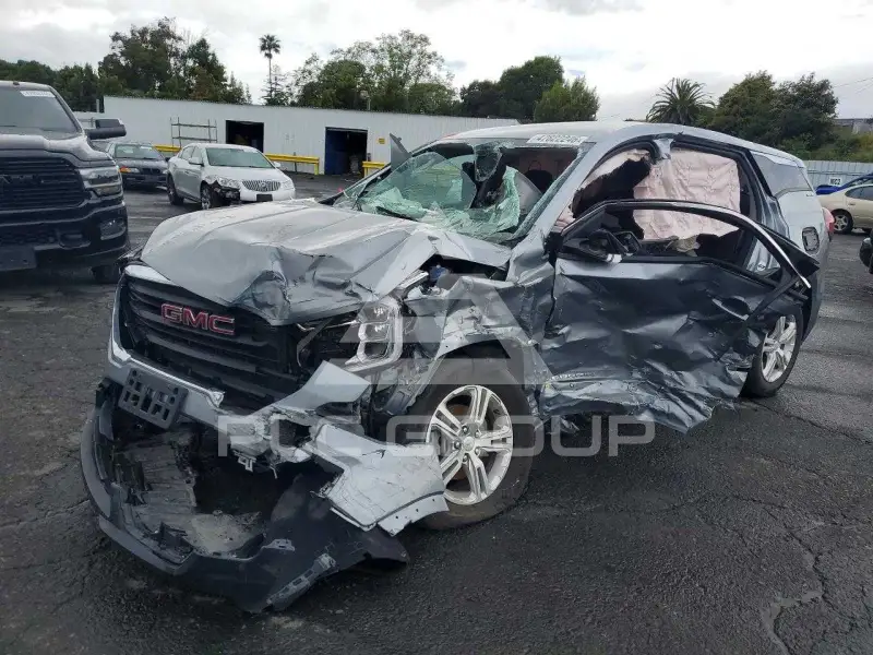 2024 GMC TERRAIN photo