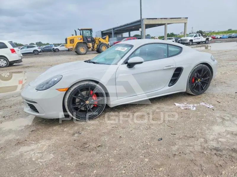 2024 Porsche Cayman photo