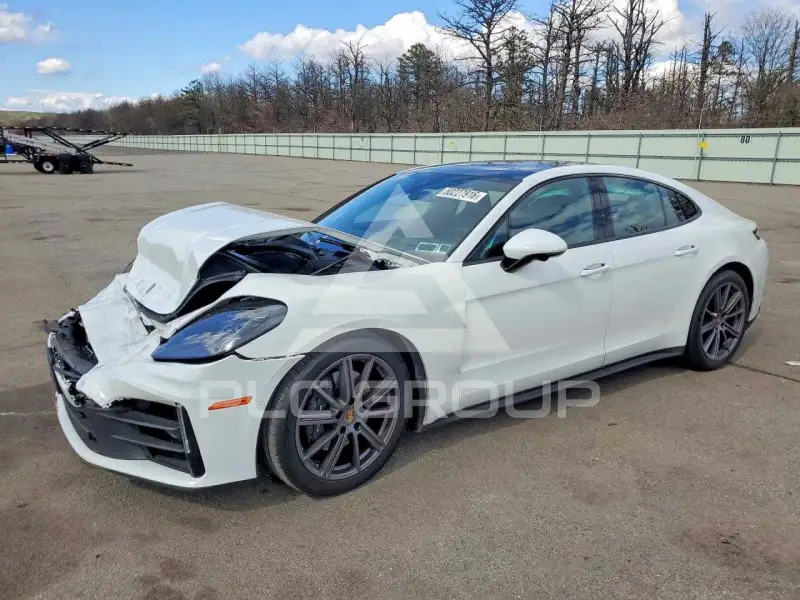 2024 Porsche Panamera photo