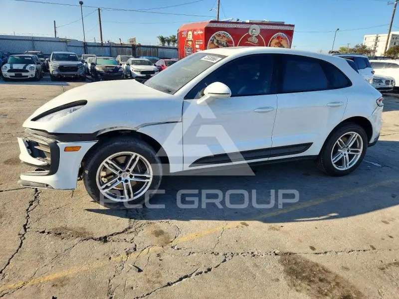 2024 Porsche MACAN photo