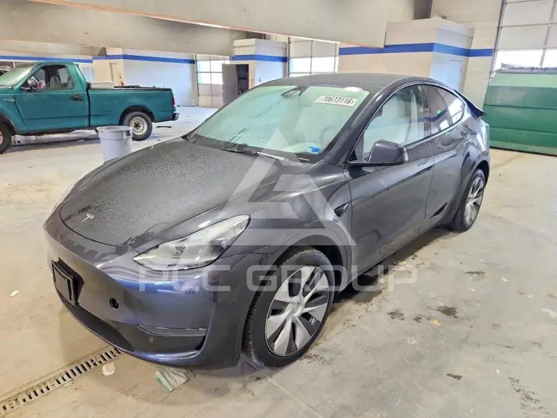 2024 Tesla Model Y фото