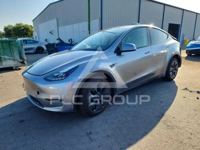 2024 Tesla Model Y фото