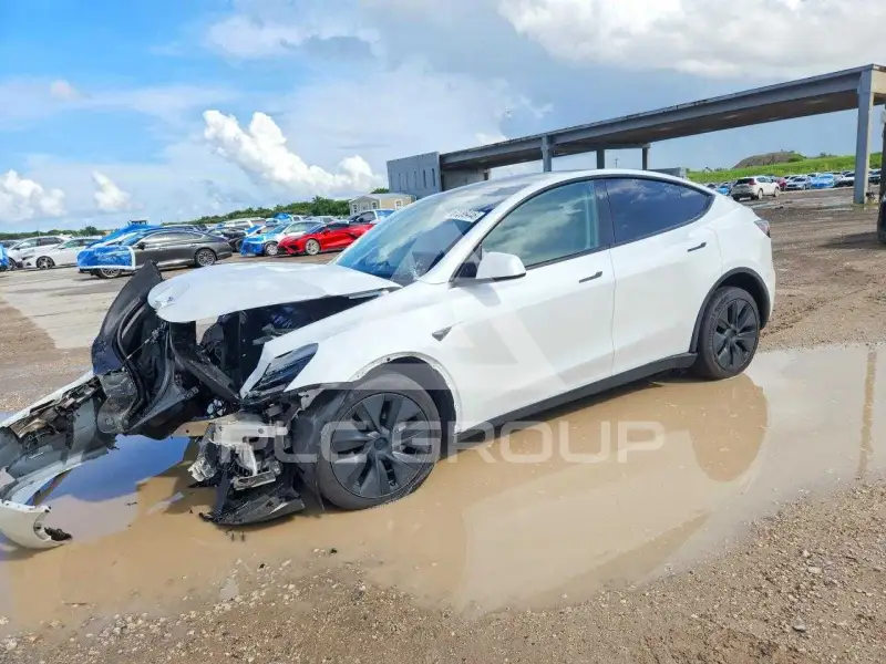 2024 Tesla Model Y фото