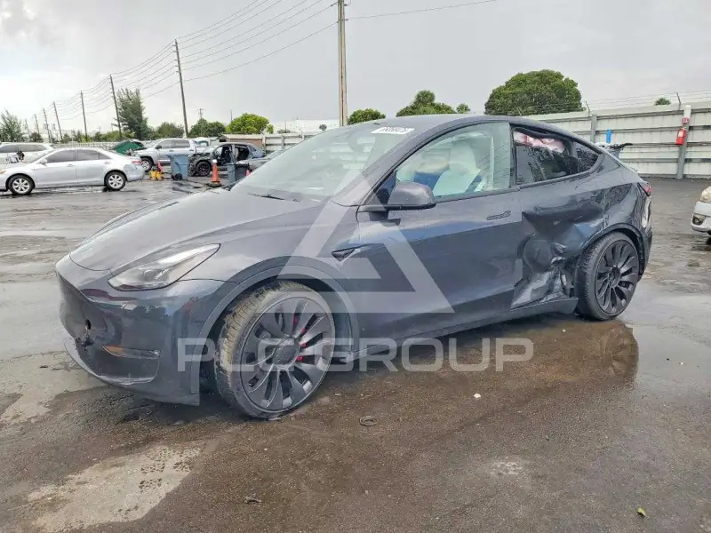 2024 Tesla Model Y фото