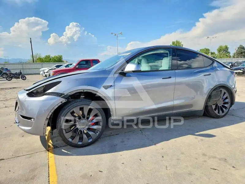 2024 Tesla Model Y фото