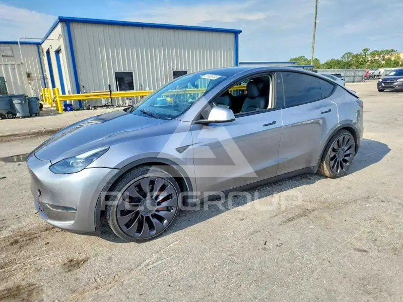 2024 Tesla Model Y фото