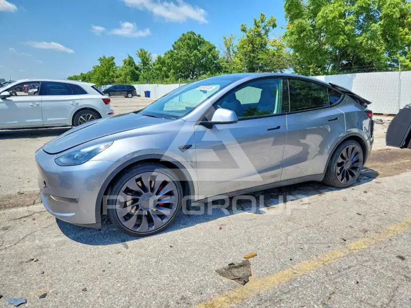 2024 Tesla Model Y фото