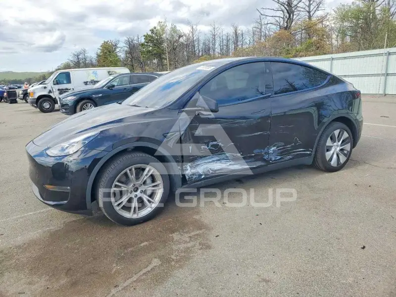 2024 Tesla Model Y фото